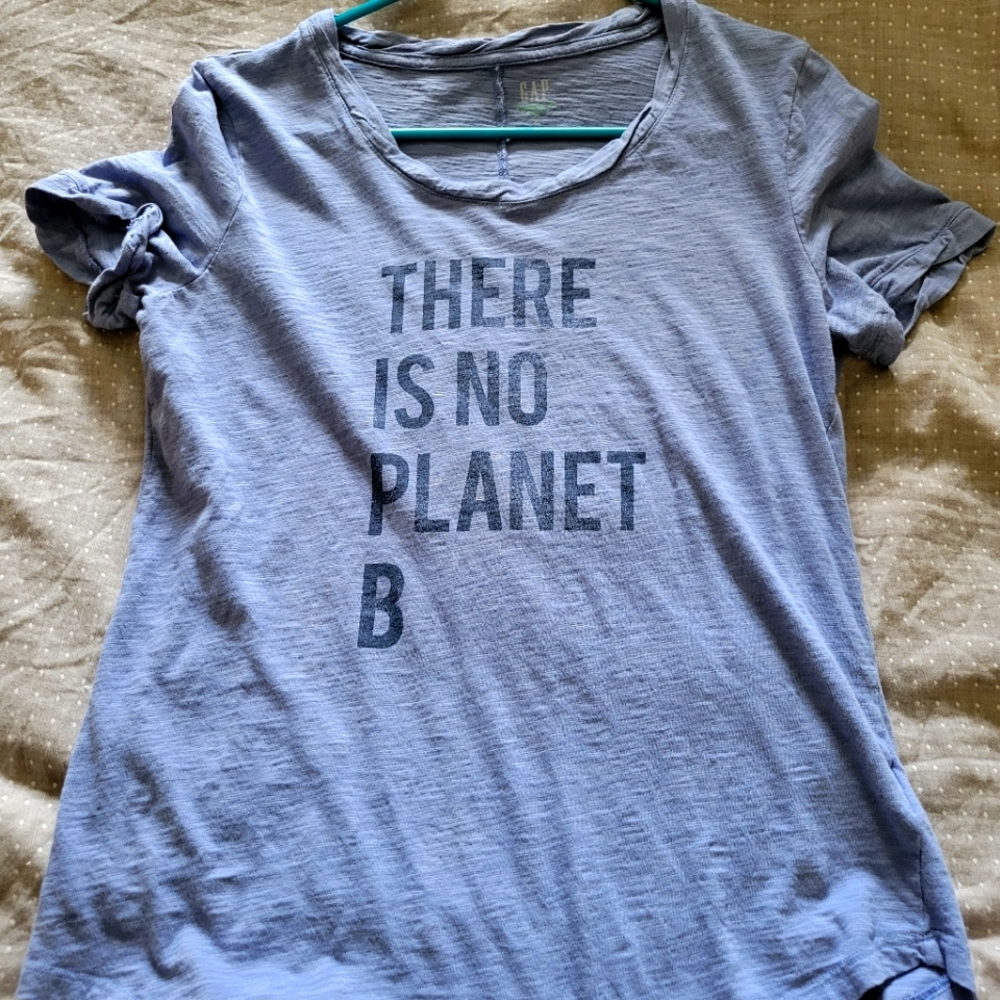 Gap XS There is no planet B shirt